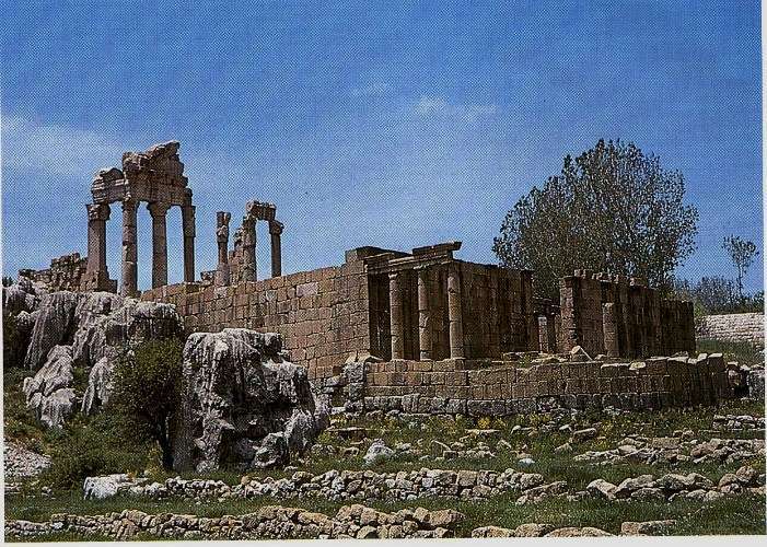 بقاياي يك معبد مربوط به دوران روم باستان در فقرا