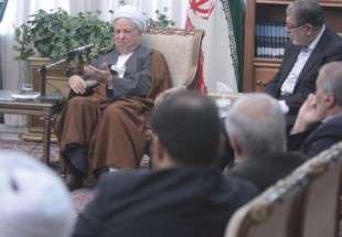 هاشمي رفسنجاني يحذر من محاولات المتطرفين لعرقلة دبلوماسية الانفتاح