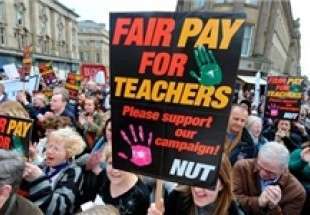 معلمان انگلیسی اعتصاب می‌کنند