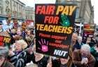 معلمان انگلیسی اعتصاب می‌کنند
