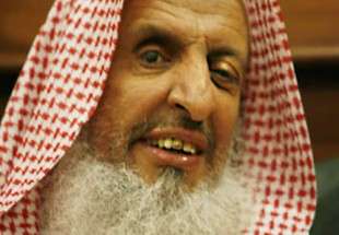 مفتي السعودية يصف داعش والقاعدة جماعات خارجية!!