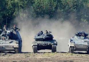 دبابات ألمانية تدخل أوكرانيا لأول مرة منذ انتهاء الحرب العالمية الثانية