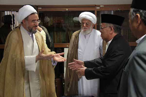دیدار علمای اندونزی باآیت الله اراکی  در پژوهشگاه مطالعات تقریبی