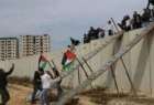 عبور فلسطینیان از دیوار حائل بیت المقدس