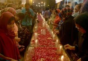 Pakistani mourners attend funeral of terror victims