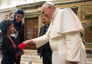 Pope encourages Muslims, Christians to learn about and accept differences