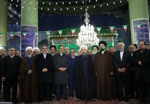 الرئيس روحاني يزور مرقد الامام الخميني في ذكرى انتصار الثورة الاسلامية