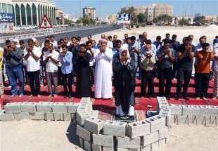 تاکید بحرینی ها بر اقامه نماز در مساجد تخریب‌شده