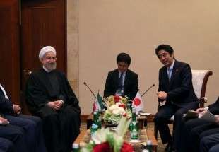 روحاني يلتقي رئيس الوزراء الياباني في جاكرتا