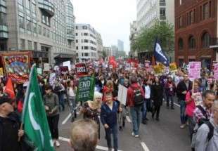 دهها هزار نفر در خیابان های لندن علیه دولت محافظه کار انگلیس شعار دادند