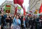 دهها هزار نفر در خیابان های لندن علیه دولت محافظه کار انگلیس شعار دادند