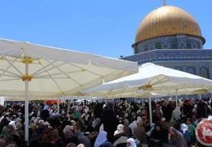 شرکت مردم غزه در نماز جمعه مسجد الاقصی/ ممنوعیت حضور زنان جوان در نماز جمعه
