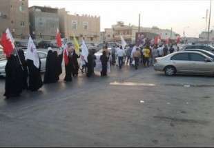 تظاهرات بحرینی ها در حمایت از زندانیان سیاسی/ دیدار بانوان فعال بحرینی با خانواده بازداشت شدگان