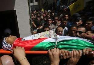 Israel forces fire on 1000s at West Bank funeral, injure 14