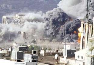 ادامه حملات هوایی عربستان به یمن/ بمباران فرودگاه تعز