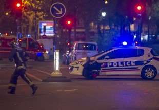 جمعه خونين پاريس / دستکم 153 تن درحملات همزمان در پايتخت فرانسه کشته شدند
