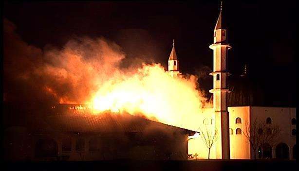 إضرام النار بمسجد في أسبانيا في انتقام  لهجمات باريس