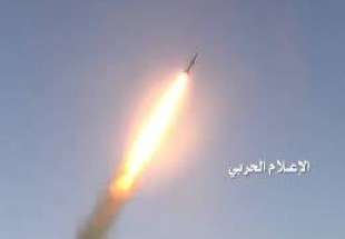 الجيش اليمني يقصف قاعدة جوية سعودية بصاروخين باليستيين من نوع "قاهر 1"