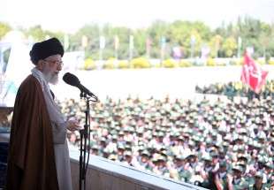 وظیفه همه در مقابل نفوذ دشمن، تبیین است/  استکبار از ایستادگی و جهاد کبیر ملت ایران عصبانی است