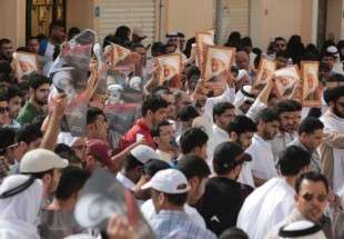 ادامه تجمع معترضان بحرینی مقابل منزل آیت‌الله عیسی قاسم