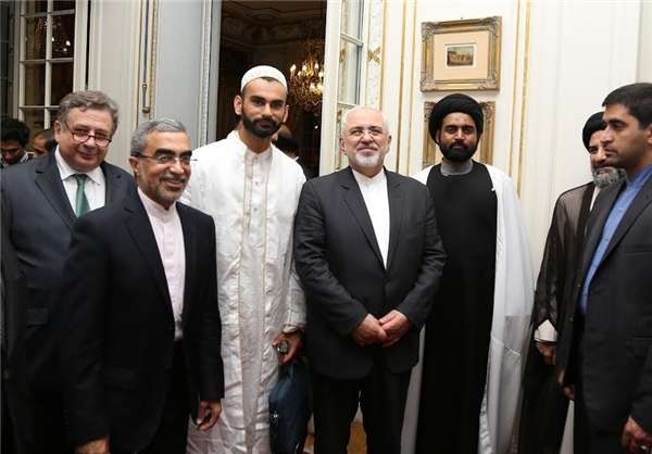 ظریف در جمع نمایندگان کشورها و سازمان‌های اسلامی در پاریس