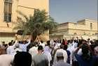 ادامه تحصن هزاران شهروند بحرینی/ برقراری محدودیت های جدید برای مردم بحرین