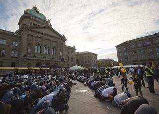 سويسرا: رئيس الحزب الديمقراطي يقترح ان يكون الاسلام ديناً رسمياً
