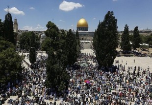 مشارکت ده ها هزار فلسطینی در نماز جمعه این هفته مسجد الاقصی/زخمی شدن کودکی فلسطینی به ضرب گلوله نظامیان صهیونیست