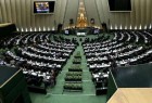 البرلمان الايراني يطالب بالرد السريع علی انتهاك الإتفاق النووي