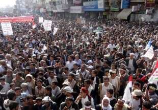 آلاف اليمنيين يشاركون في مسيرة "براكين الغضب" بصنعاء تنديداً بجريمة السعودية