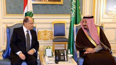 عون في السعودية لتحسين العلاقات بين البلدين