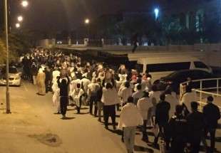 ادامه تظاهرات کفن پوشان بحرینی/ جلوگیری از انتقال مواد غذایی به منطقه الدراز