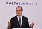 Hollande appelle à refuser la "pression" américaine