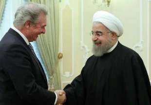 الرئيس روحاني: ايران تلتزم بالاتفاق النووي طالما التزم الطرف الآخر به