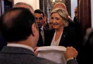 France’s Le Pen rejects scarf to meet Lebanese mufti
