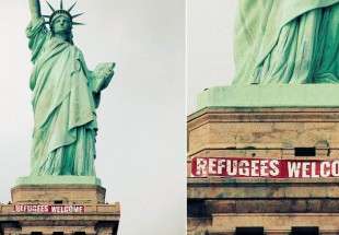 " مرحبا باللاجئين " على تمثال الحرية بنيويورك