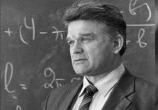 وفاة العالم الروسي مؤسس الفيزياء الرياضية الحديثة