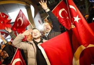 تنش بین ترکیه و هلند/پلیس هلند، تجمع حامیان اردوغان را بر هم زد