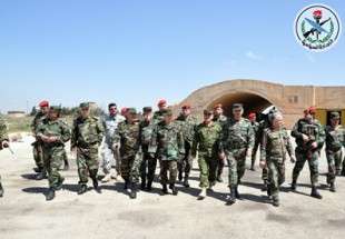 رئيس اركان الجيش السوري يزور قاعدة شعيرات ويؤكد استمرار الحرب ضد الارهاب
