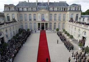 Hollande passe le pouvoir au nouveau président français