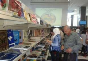 معرض كتاب في أروقة جامعة دمشق يعود ريعه لأسر الشهداء