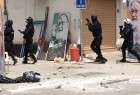 قوات الأمن البحرينية تشرع الآن في تكسير باب بيت آية الله عيسى قاسم