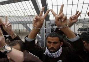 غاصب صیہونی حکومت نے فلسطینی قیدیوں کے مطالبات کے سامنے گھٹنے ٹیک دیئے