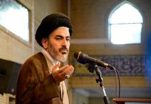 ​تنها راه نجات امت اسلامی ادامه مسیر امام خمینی (ره) است