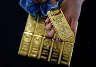 الذهب يرتفع بدعم تراجع الدولار وعزوف المستثمرين عن المخاطرة