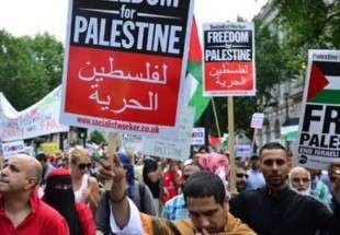 لندن میں اسرائیلی سفارتخانے کے سامنے مظاہرہ