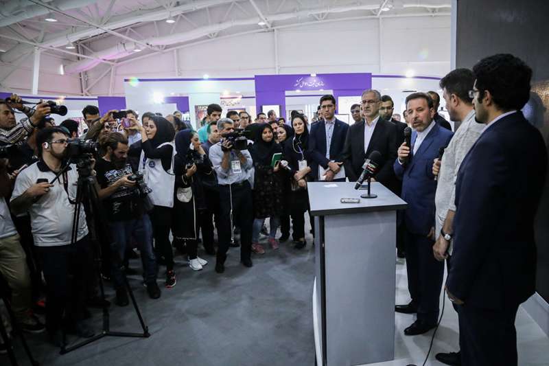 بازدید وزیر ارتباطات و فناوری اطلاعات ایران از نمایشگاه الکامپ
