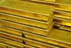 الذهب يتراجع من أعلى مستوى في شهر