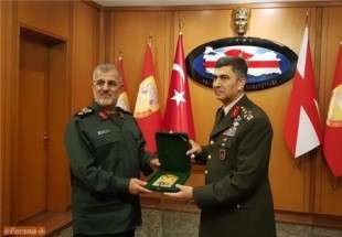 قائد القوة البریة للحرس الثوري يلتقي بقائد القوة البریة للجیش الترکي