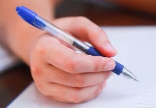 جامعة كامبردج تلغي الكتابة باليد في الامتحانات لسوء خط الطلاب